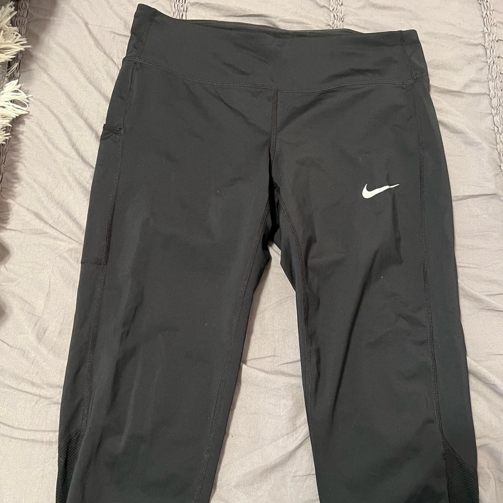 Nike workout leggings with pockets